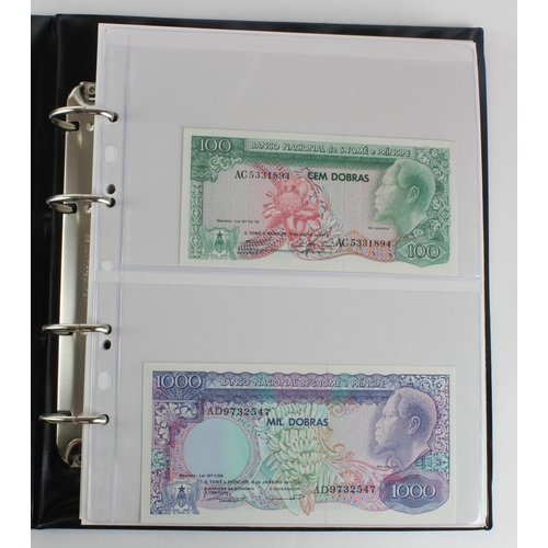 1062 - World, Africa G - U (99) a good group of mostly Uncirculated notes in 2 x Collectors albums, Gambia,... 