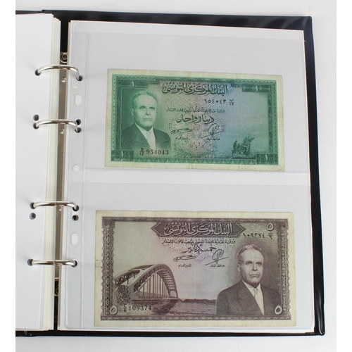 1062 - World, Africa G - U (99) a good group of mostly Uncirculated notes in 2 x Collectors albums, Gambia,... 