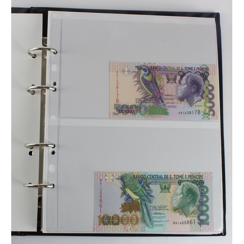 1062 - World, Africa G - U (99) a good group of mostly Uncirculated notes in 2 x Collectors albums, Gambia,... 