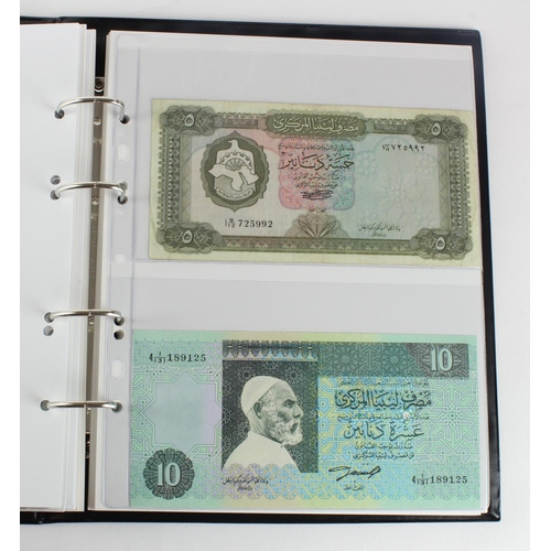 1062 - World, Africa G - U (99) a good group of mostly Uncirculated notes in 2 x Collectors albums, Gambia,... 