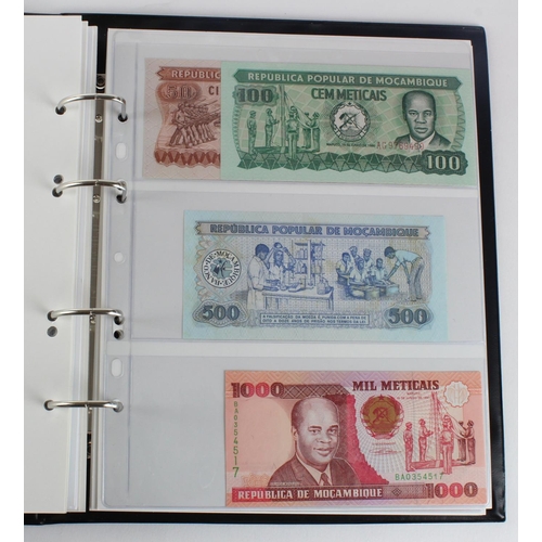 1062 - World, Africa G - U (99) a good group of mostly Uncirculated notes in 2 x Collectors albums, Gambia,... 