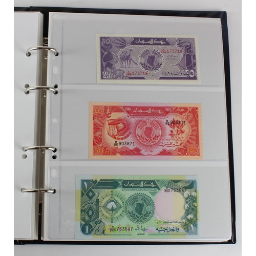 1062 - World, Africa G - U (99) a good group of mostly Uncirculated notes in 2 x Collectors albums, Gambia,... 