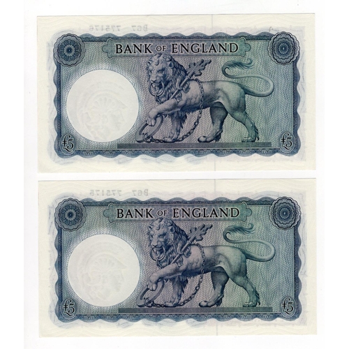 178 - O'Brien 5 Pounds (B277) issued 1957 (2), series B helmeted Britannia, Lion & Key, a consecutively nu... 