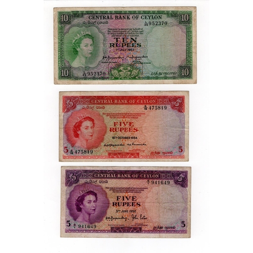 559 - Ceylon (3), a group of Queen Elizabeth II notes, 5 Rupees dated 3rd June 1952, FIRST RUN 'G/1' prefi... 