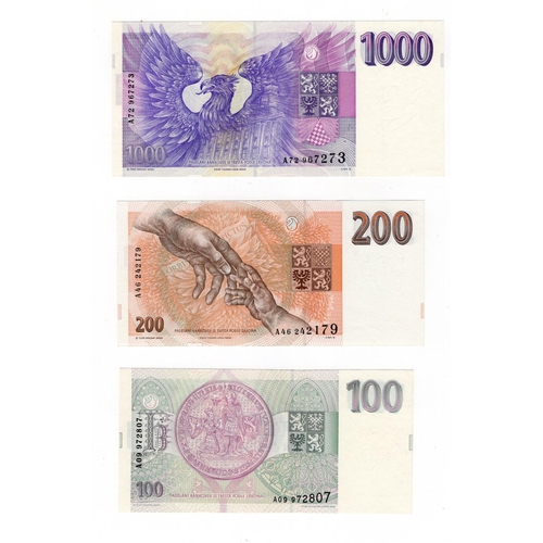 586 - Czech Republic (3), 1000 Korun, 200 Korun and 100 Korun dated 1993, rarer first date of issue (TBB B... 