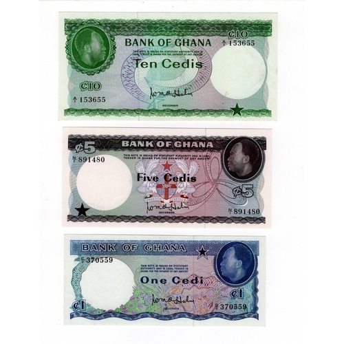 705 - Ghana (3), 10 Cedis issued 1965 serial A/1 153655 first prefix, 5 Cedis issued 1965 serial N/1 89148... 