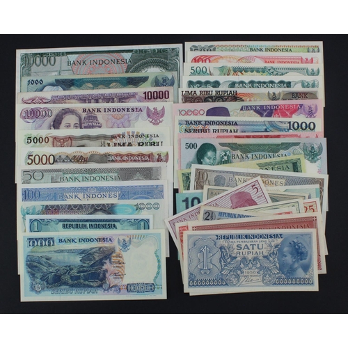 759 - Indonesia (34), including 1 Rupiah dated 1951, 10000 Rupiah (4) dated 1964, 1979, 1985 & 1992, 5000 ... 