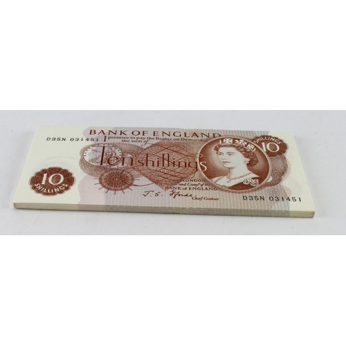 93 - Fforde 10 Shillings (B310) issued 1967 (50), a half bundle of consecutively numbered notes, serial D... 