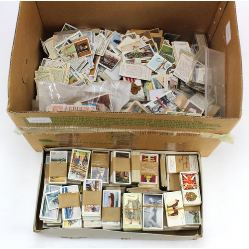 1035 - Box containing part set & loose cards, some sorted, not checked for sets   (Buyer collects)