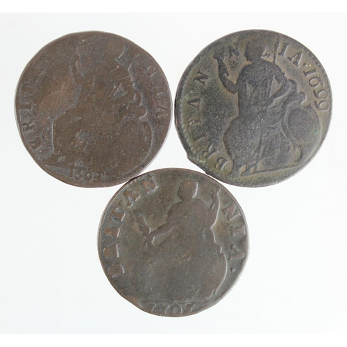 112 - Halfpennies (3): 1694 Fair, 1699 date in legend, slightly bent VG, and 1701 unbarred A's in BRITANNI... 