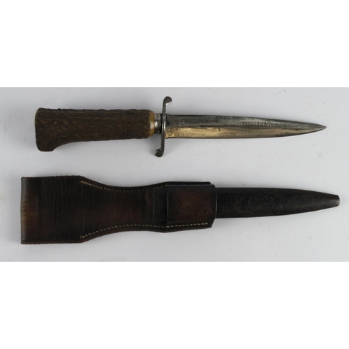 1149 - German WW1 Fighting knife with horn handle, metal scabbard with leather frog. No makers marks