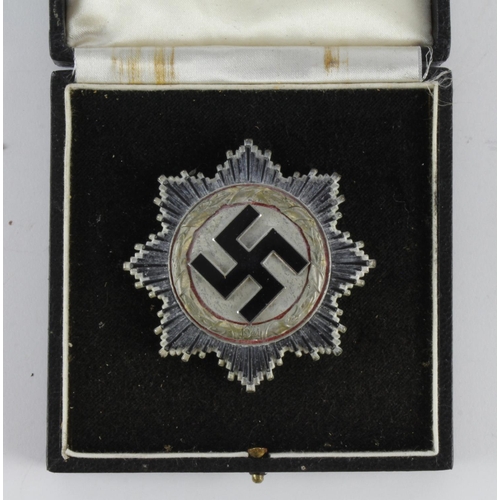 1287 - German Deutches Kreuz in gold maker marked and in fitted case.