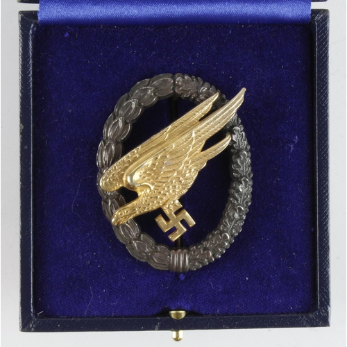 1289 - German Fallschiermjager Paratroopers War badge in case maker marked G H Osag Dresden.