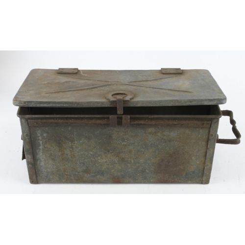 1575 - WW1 German metal ammunition case for the MG08.