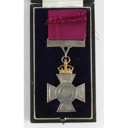 1906 - New Zealand Cross a silver & gilt old unnamed example in fitted case (replacement ribbon)