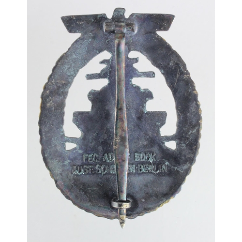 2163 - WW2 German Kriegsmarine High Seas Fleet Badge. Maker: Schwerin, Berlin.