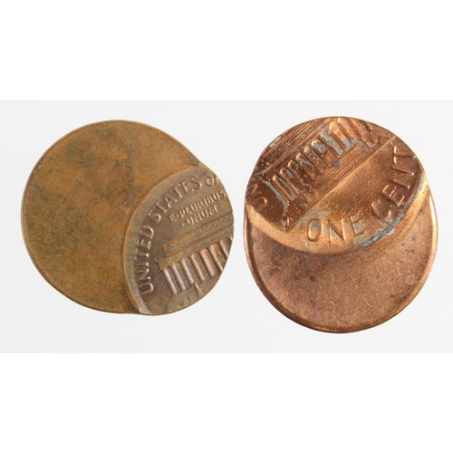 289 - USA minting error coins: 2x Lincoln cents, major mis-strikes, dates off-flan, EF and AU with lustre.