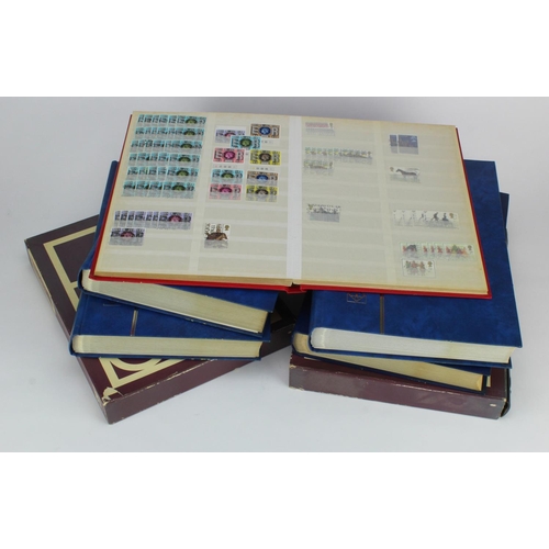 710 - GB - a heavily duplicated used QE2 accumulation in 6x stockbooks with Machins, special issues, regio... 