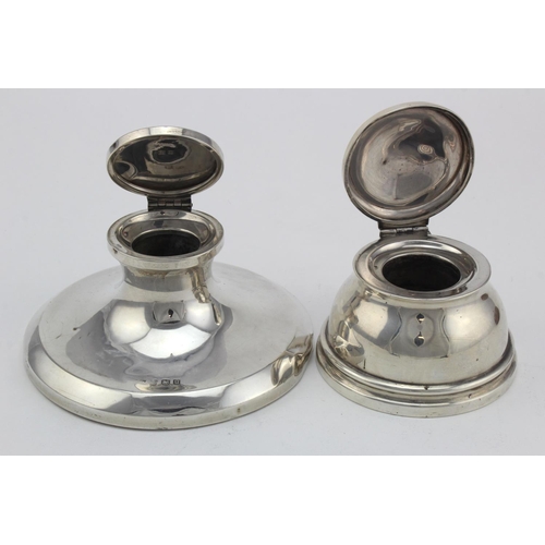 1046 - Two silver inkwells with loaded bases (one has a couple of dents to the silver) hallmarked Birm. 191... 