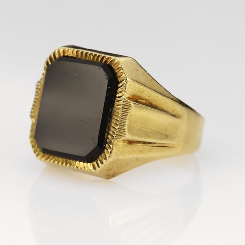 166 - Yellow gold (tests 9ct) onyx signet ring, octagon shaped onyx measures 13mm x 11mm, finger sizeT/U, ... 