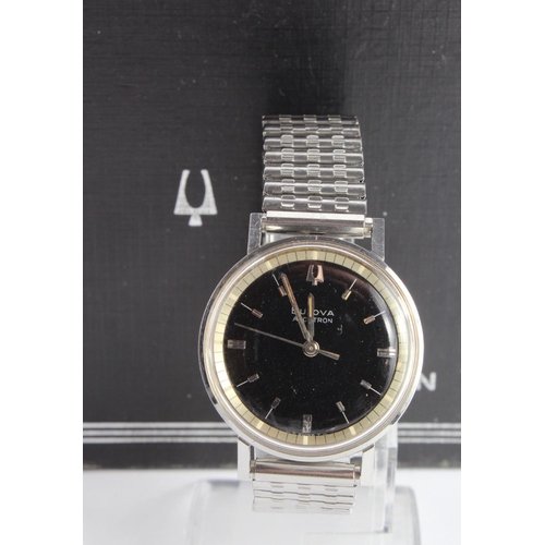 671 - Gents Bulova Accutron wristwatch. Purchased 1968, complete with box paperwork , keys etc. Watch unte... 