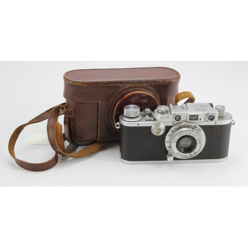 367 - Leica DRP Ernst Leitz Wetzlar camera (no. 272919), with Leitz Elmar f=50cm 1:3.5 lens, contained in ... 