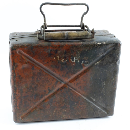 140 - German 50 mm mortar metal storage case in good condition for five mortars.