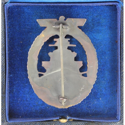 225 - German Kriegsmarine High Seas Fleet war badge, maker marked in fitted case.