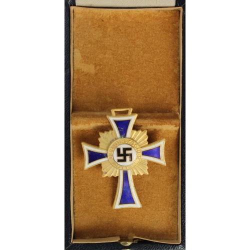 255 - German Mothers Cross in fitted case in gilt (earlier dedication).