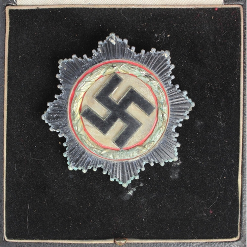 259 - German Nazi Deutches Kreuz in gold, with maker mark 1 (Deschler & Sohn) in fitted case.