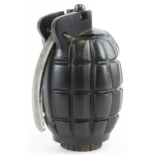 481 - British WW2 Mills cut away Grenade No36, a high quality museum quality replica. Inert