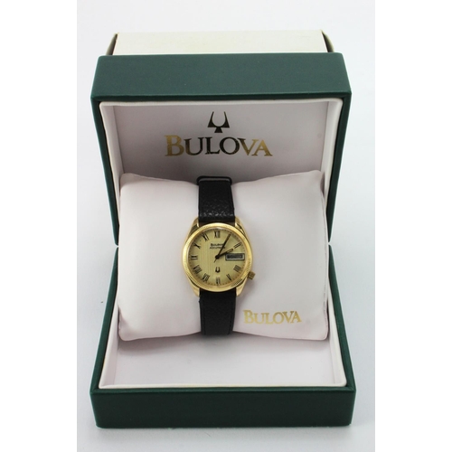 854 - Gents 14ct cased Bulova Accutron wristwatch. The cream dial with gilt roman numerals, day/date apert... 