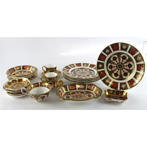 74 - Imari, Royal Crown Derby. Assortment of approx 20 pieces of dinner/tableware from the 1128 Imari ser... 