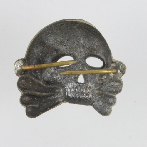 1147 - German 3rd Reich Allgemeine SS Totenkopf Death Head Skull Cap Badge. This is the early jawless type.