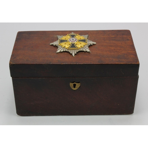 1288 - German wooden desk box with medal to lid