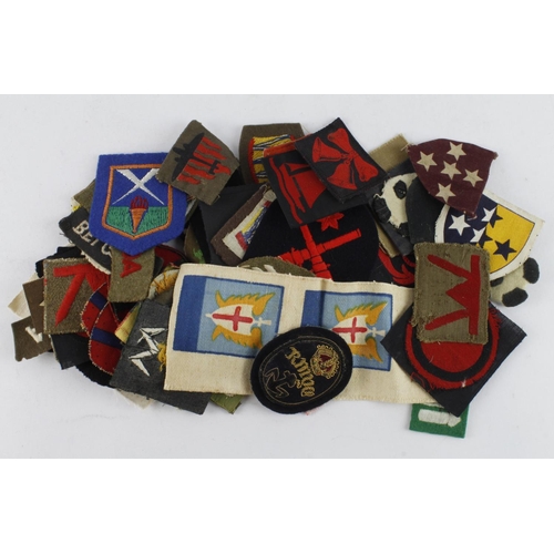 1577 - Cloth badges: British Army WW2 & Later Formation Sign Badges, arm badges, shoulder titles mostly Bri... 