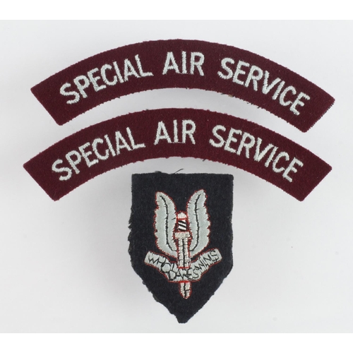 1584 - Cloth badges: S.A.S. Beret badge and Special Air Service pair of shoulder title badges worn by 22nd ... 