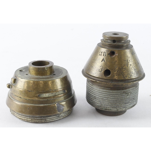 1606 - Fuses, pair of WW1 Artillery Fuses. Dated 3.16 and No 85.1. Another marked 'Lot 39' and 'PP' in diam... 