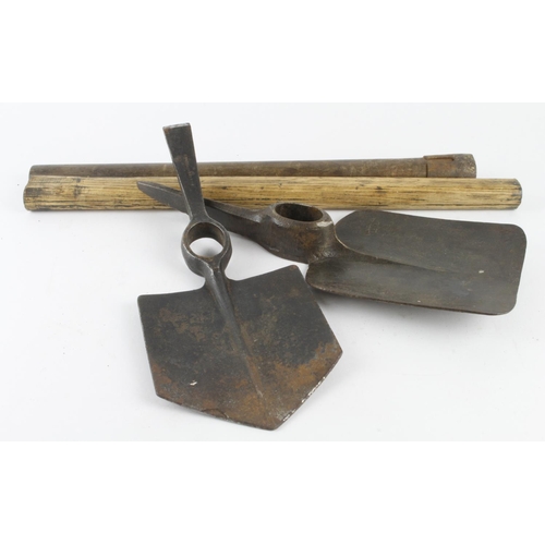 1852 - WW1 1917 dated entrenching tool complete with wooden shaft, with one other scarce extra large 1915 d... 