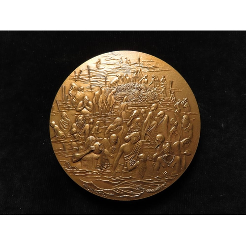 940 - Indian / French Art Medal, bronze d.80mm: Varanasi, Holy City on the banks of the Ganges (medal) by ... 