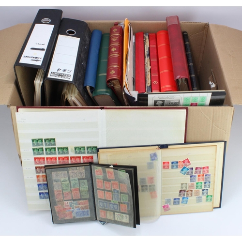 79 - GB - large heavy box with an expansive QE2 collection of um, mint and used in several stockbooks and... 