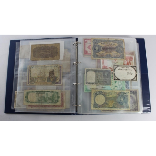 931 - World (280+), an album of mixed world notes to include Bermuda 1 Pound 1957, East Africa 1 Shilling ... 