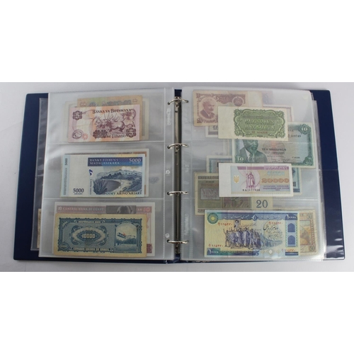 931 - World (280+), an album of mixed world notes to include Bermuda 1 Pound 1957, East Africa 1 Shilling ... 