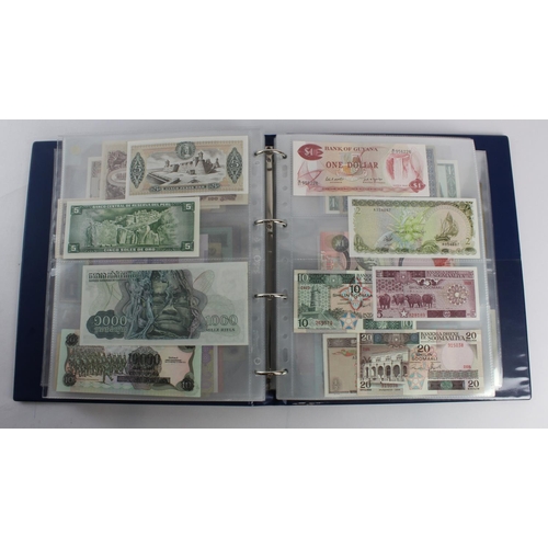 931 - World (280+), an album of mixed world notes to include Bermuda 1 Pound 1957, East Africa 1 Shilling ... 