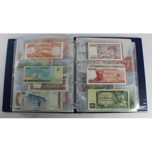 931 - World (280+), an album of mixed world notes to include Bermuda 1 Pound 1957, East Africa 1 Shilling ... 