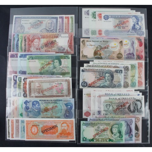 947 - World (72), Franklin Mint Presentation Sets of Specimen Banknotes From Around The World, comprising ... 