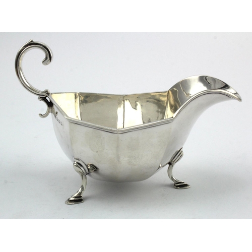 1079 - Silver gravy boat, raised on three feet, hallmarked 'ACCoLd, Birmingham 1929', length 17cm approx., ... 