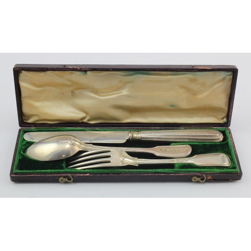 1094 - William IV three piece silver fiddle & thread child's christening set in original fitted box, hallma... 