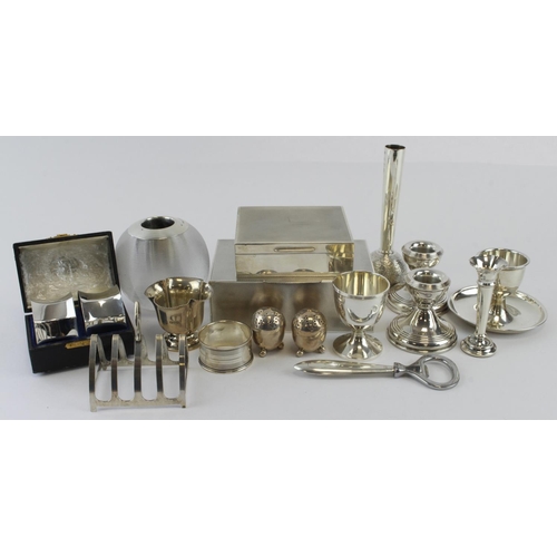 1113 - Mixed silver. A collection of various silver hallmarked items, including Cartier sterling bottle ope... 