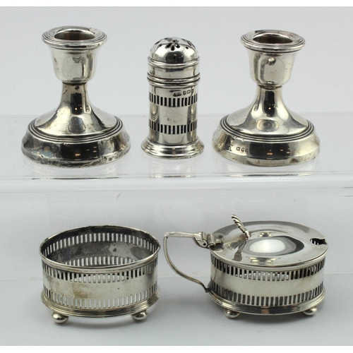 1123 - Three piece silver cruet ,  ( missing two liners,  and one blue liner is stuck in the pepper),  hall... 